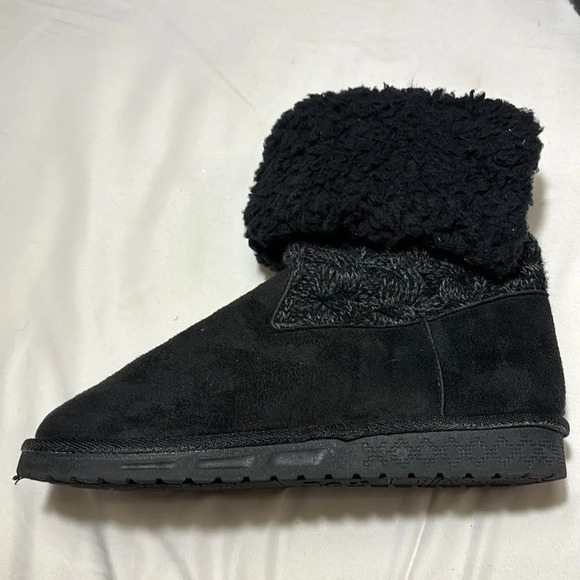 MUK LUKS BLACK FOLD OVER TALL BOOT
Cable Knit Winter Women’s size 7 - Picture 9 of 11